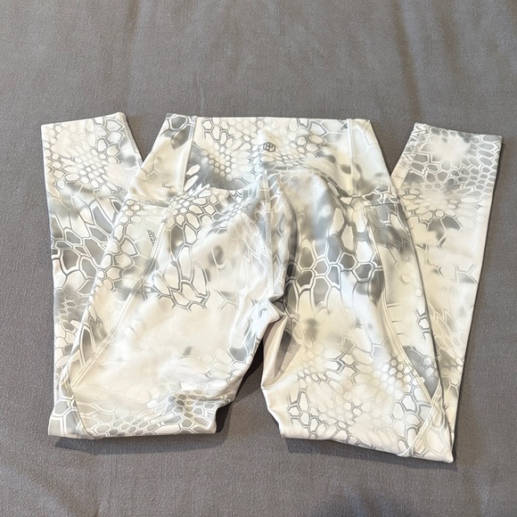 Born Primitive DigiCam Leggings - Picture 2 of 3